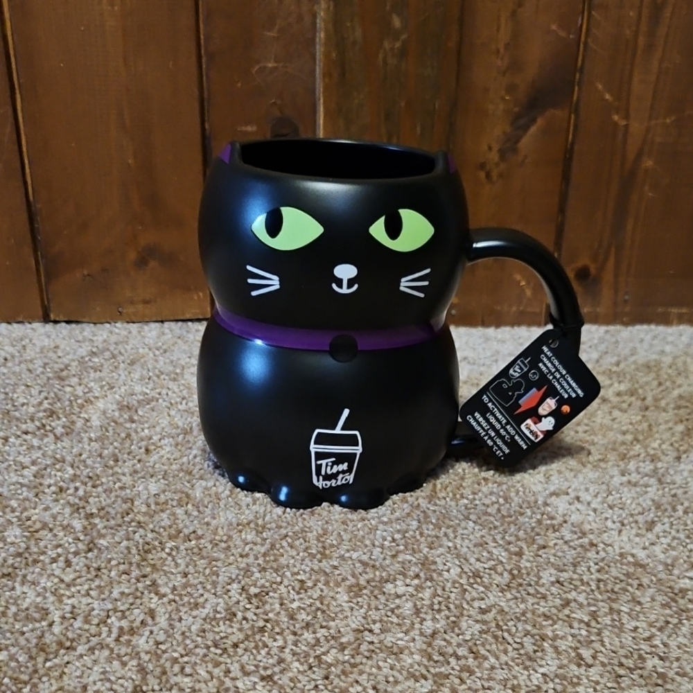 Black Cat Mug by Tino World